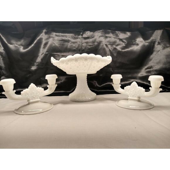 Vtg Fenton Daisy and Button Console Bowl Set With 2 Double Light Candlesticks - Picture 11 of 12
